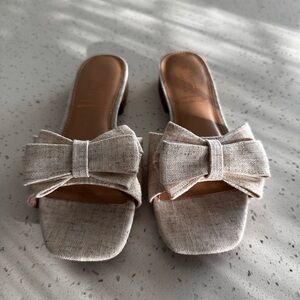 Offers welcome! Elegant Cream Bow Slide Sandals￼